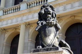 Лев-щитодержатель