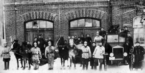 Сыктывкарская пожарная команда возле пожарного депо (1935 г.)