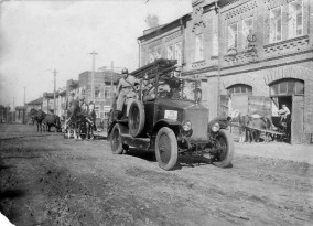 Выезд из пожарного депо первого в Сыктывкаре пожарного автомобиля