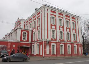 Здание Двенадцати коллегий. Фото: Александр Захарик.