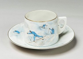 Чашка с блюдцем с изображением лыжников