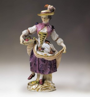 Фигура «Девушка с корзиной цветов» (Аллегория «Лето» из серии «Времена года»)