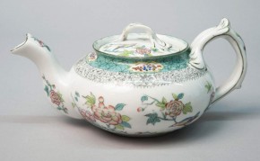 Чайник с крышкой в стиле шинуазри
