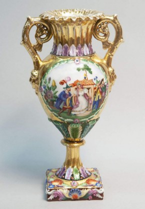 Ваза амфорная с китайскими сценами в круглых медальонах