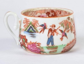 Чашка. Из сервиза с декором в китайском стиле («шинуазри»)