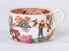 Чашка. Из сервиза с декором в китайском стиле («шинуазри»)