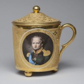 Бокал с крышкой и блюдцем с портретами графа В. В. Орлова-Денисова и императора Александра I