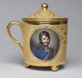 Бокал с крышкой и блюдцем с портретами графа В. В. Орлова-Денисова и императора Александра I
