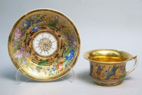 Чашка с блюдцем из сервиза с изображением китайцев