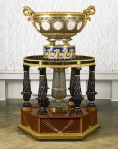 Ваза с фарфоровыми медальонами