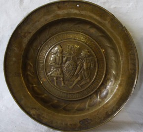 Блюдо с изображением библейского сюжета «Ветвь земли Ханаанской»