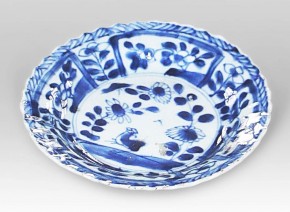 Блюдце с изображением утки и цветов