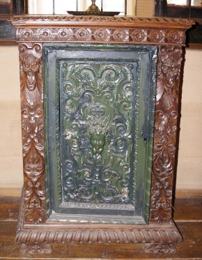 Креденца-поставец