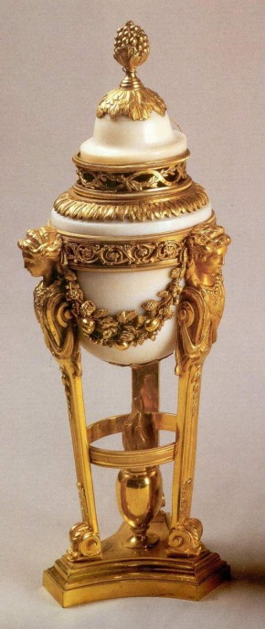 Две вазы-курильницы