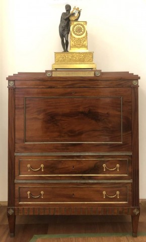 Бюро с откидной крышкой