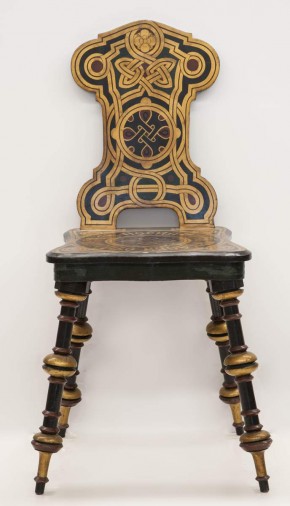 Стулья и табурет с русскими пословицами из Молельной императрицы Марии Федоровны в Александровском дворце