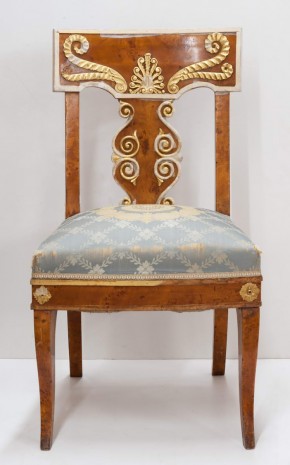 Стул из гарнитура мебели