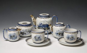 Предметы из чайного сервиза «Поход Челюскина»