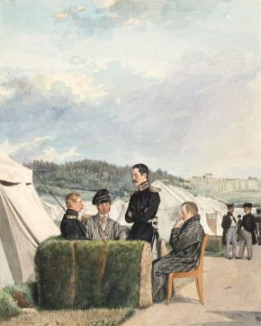 В лагере, на передней линейке. Групповой портрет офицеров лейб-гвардии Финляндского полка (Э. К. Шульц 2-й, Е. Е. Иордан, Р. И. Андронников, П. Е. Тизенгаузен; на заднем плане: И. Ф. Орбелиани и П. А. Шмидт)