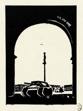 Вид Дворцовой площади от арки Главного штаба