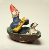 Лодка с мальчиком и собакой