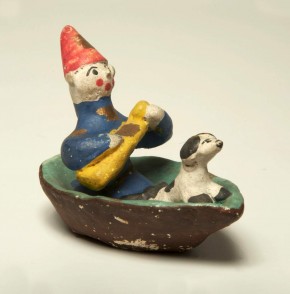 Лодка с мальчиком и собакой