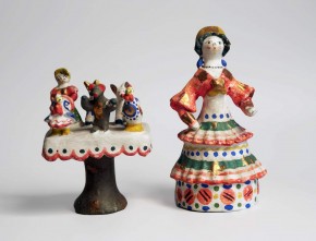 Продавщица игрушек