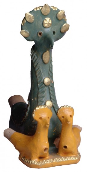 Птичка-бабочка с птенцами