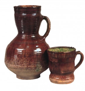 Кувшин с кружкой