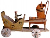 Конь в упряжи