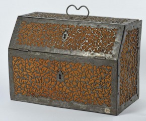 Ларец-комодик.