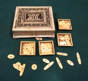 Шкатулка с фишками