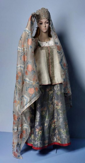 Девичий праздничный костюм