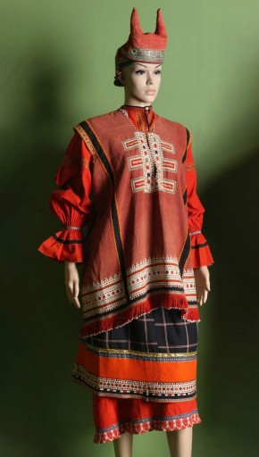 Женский праздничный костюм