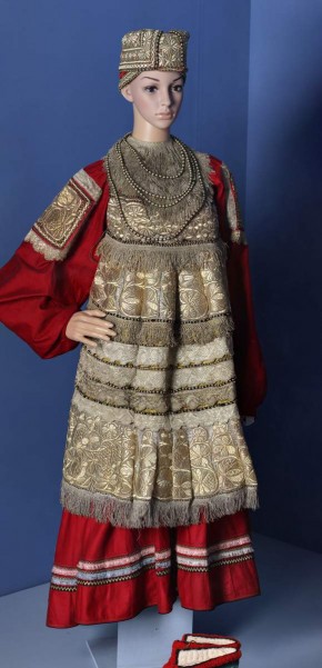 Девичий праздничный костюм