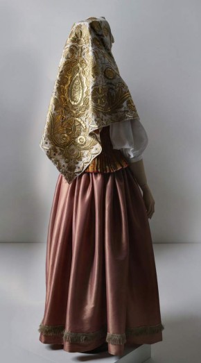 Женский праздничный костюм