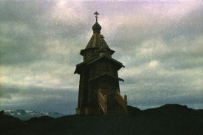 Вид на храм Живоначальной (Святой) Троицы в окрестностях станции Беллинсгаузен