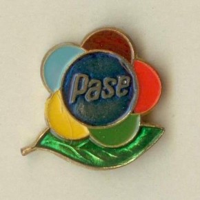 Значок VI Всемирного фестиваля молодежи и студентов в Москве