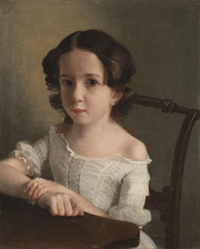 Портрет девочки, сидящей на стуле