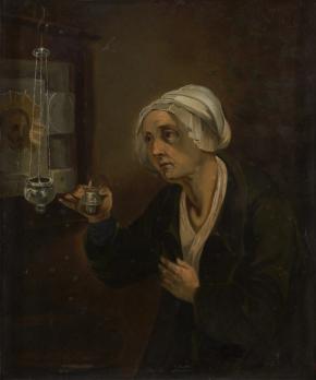 Женщина перед иконой