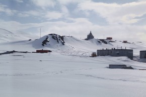 Вид на церковь Святой Троицы. Станция Беллинсгаузен