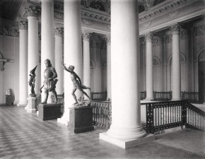 Галерея верхнего этажа Михайловского дворца