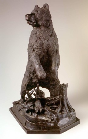 Медведь на задних лапах