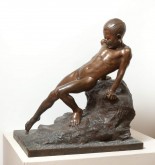 Мальчик, собирающийся купаться