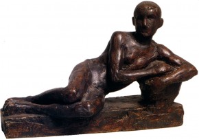 Лежащий мальчик