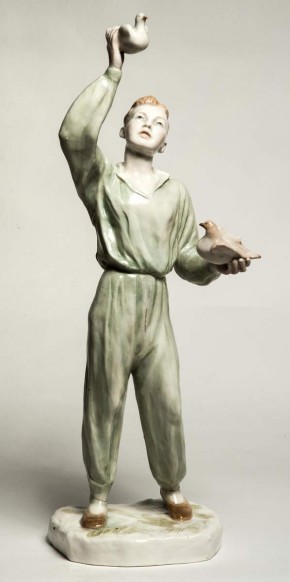 Мальчик с голубем