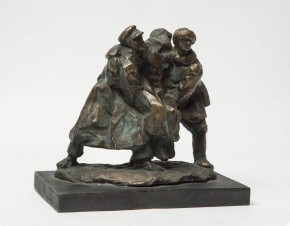 Несут раненого