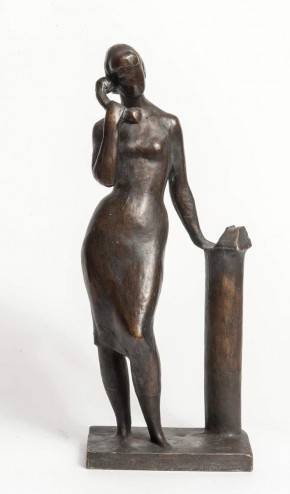 Девочка у телефона