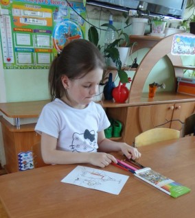 Воспитанники МБДОУ «Детский сад № 96 общеразвивающего вида» г. Сыктывкара на занятиях по традиционному костюму народа коми